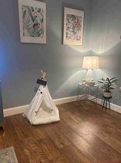Large 2 Bedroom, Ground Floor Flat, Close To City エディンバラ エクステリア 写真