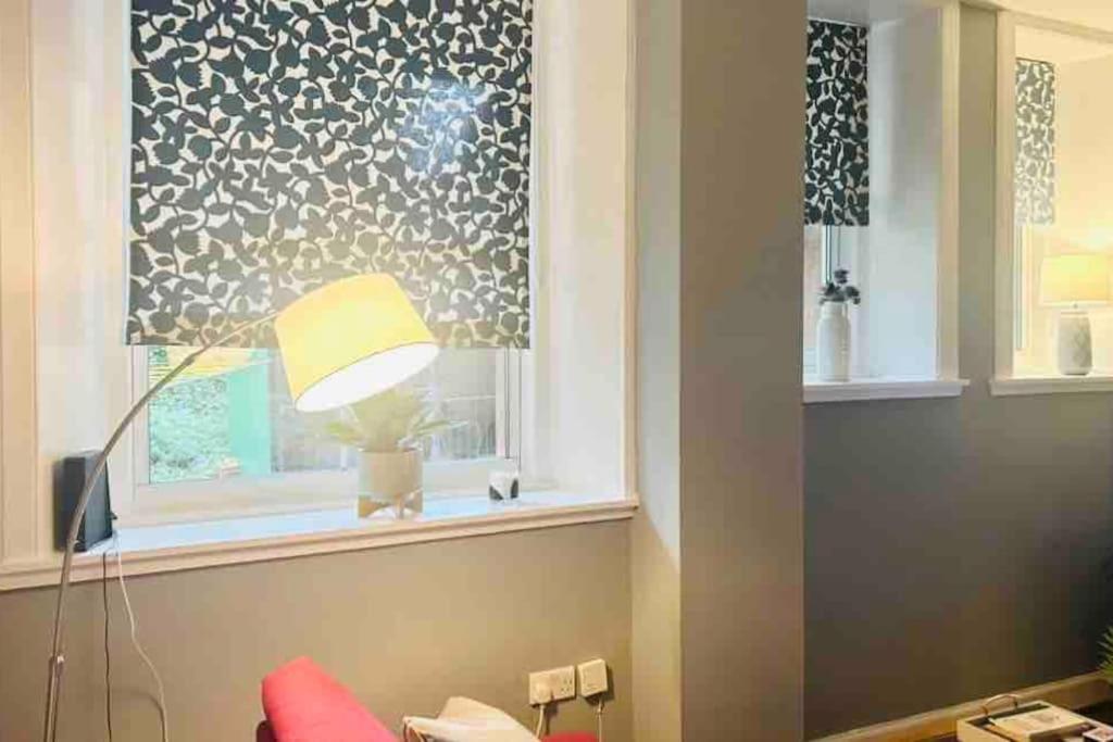Large 2 Bedroom, Ground Floor Flat, Close To City エディンバラ エクステリア 写真