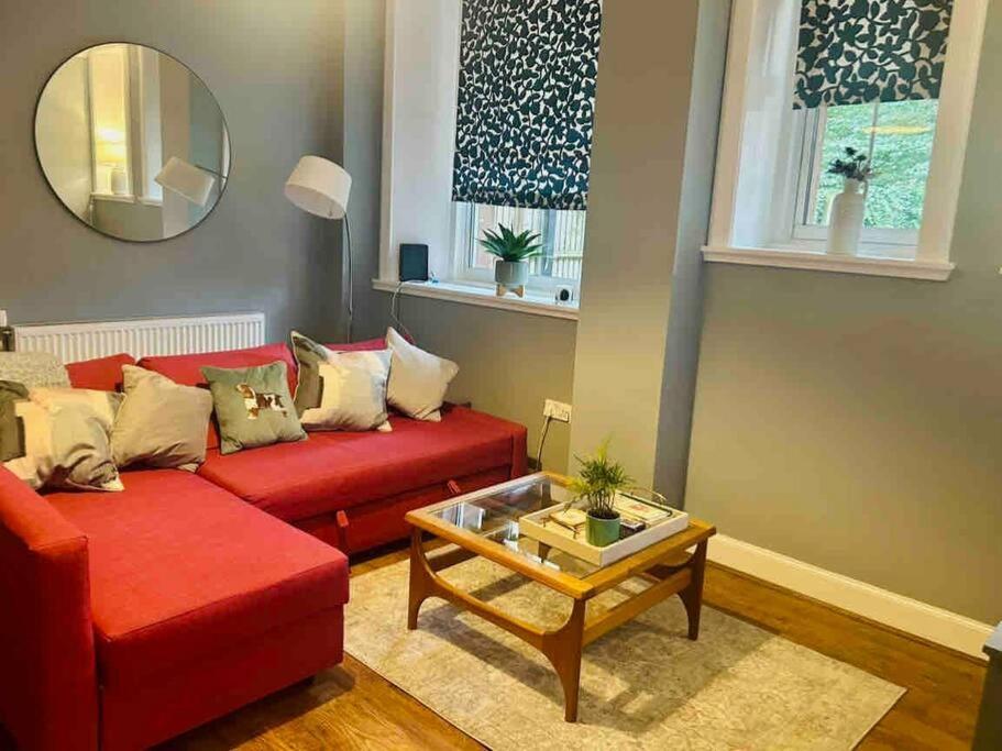 Large 2 Bedroom, Ground Floor Flat, Close To City エディンバラ エクステリア 写真