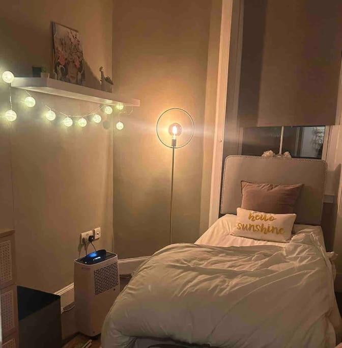 Large 2 Bedroom, Ground Floor Flat, Close To City エディンバラ エクステリア 写真